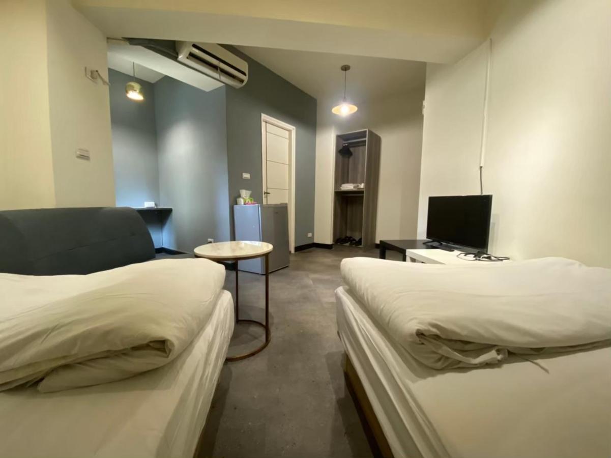 Fengjia Gift Box Homestay Taichung Exterior foto