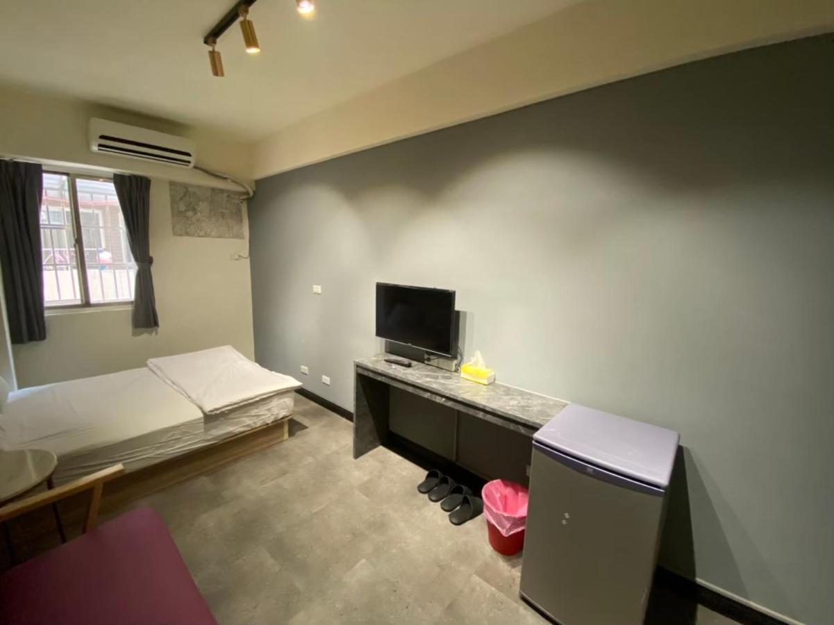 Fengjia Gift Box Homestay Taichung Exterior foto