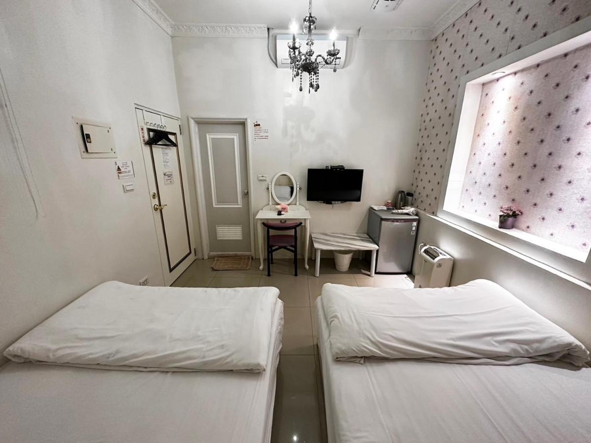 Fengjia Gift Box Homestay Taichung Exterior foto